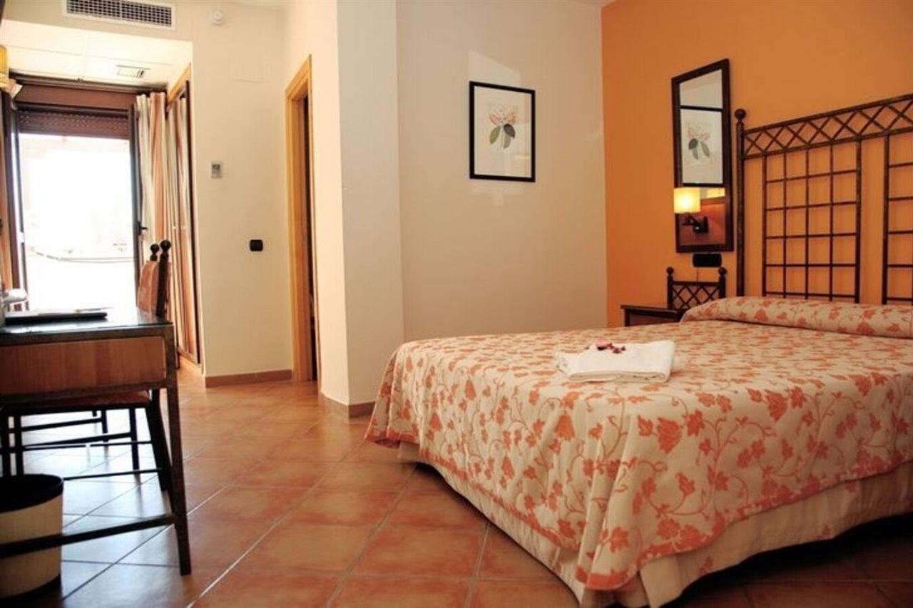 Ele Santabarbara Hotel Castilleja de la Cuesta Ngoại thất bức ảnh