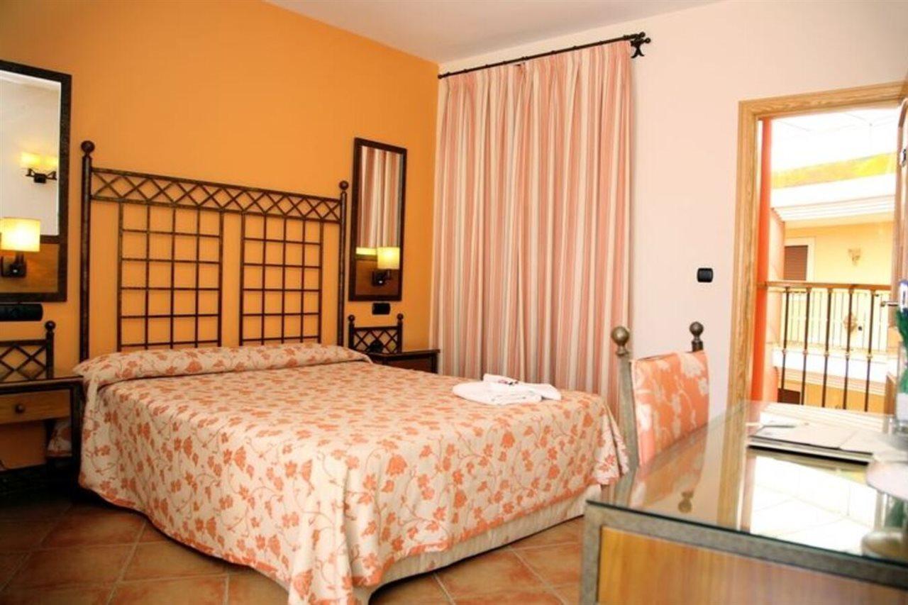 Ele Santabarbara Hotel Castilleja de la Cuesta Ngoại thất bức ảnh