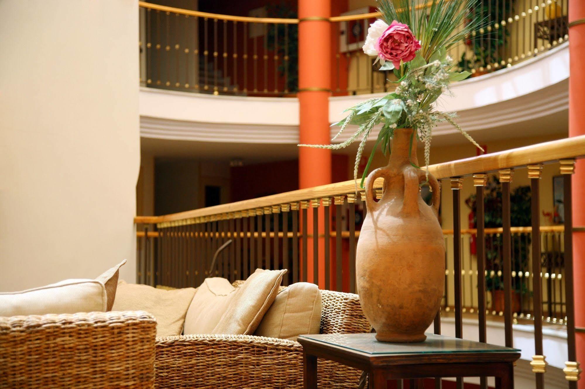 Ele Santabarbara Hotel Castilleja de la Cuesta Ngoại thất bức ảnh