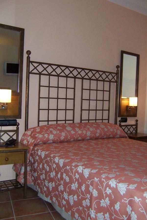 Ele Santabarbara Hotel Castilleja de la Cuesta Ngoại thất bức ảnh